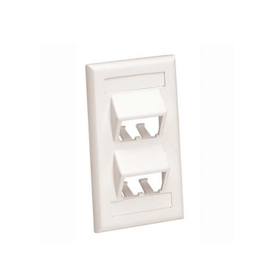Placa de Pared Vertical Cl�sica, Salida Para 4 Puertos Mini-Com Inclinados, Con Espacios Para Etiquetas, Color Blanco Mate